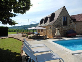 Cozy Holiday Home in Saint L on sur V z re with Pool, Sergeac